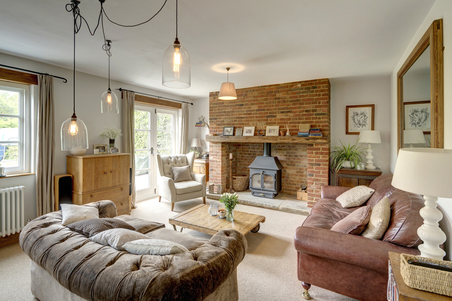 A key part of the design is the oak-framed glazed link, which forms a light-filled transition between the original cottage and the converted outbuildings